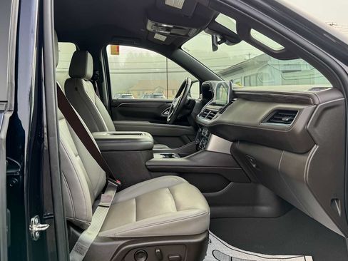 Used 2022 Chevrolet Tahoe Z71 w/ Luxury Package AWD/4WD image 9