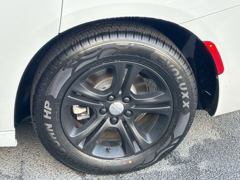 Used 2022 Dodge Charger SXT w/ Leather Interior Group image 5