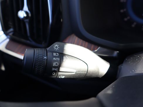 Used 2025 Volvo V60 B5 Cross Country Plus image 22