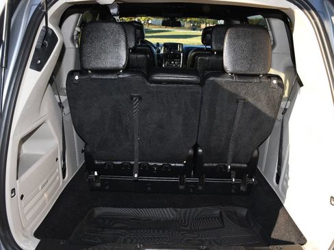 Used 2019 Dodge Grand Caravan SXT image 21