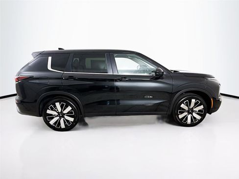 New 2025 Mitsubishi Outlander SE image 8
