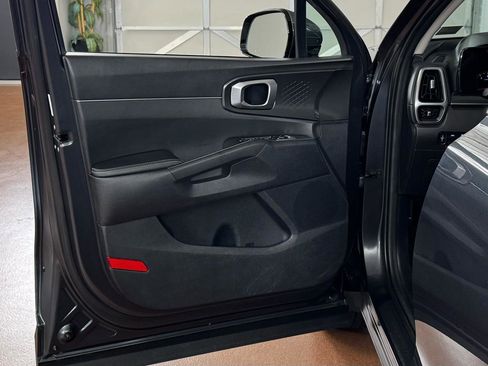 Used 2022 Kia Sorento LX image 14