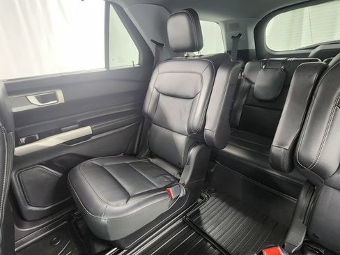 Used 2022 Ford Explorer Limited w/ Equipment Group 301A AWD/4WD image 14