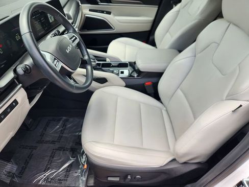 Used 2025 Kia Telluride S FWD image 12