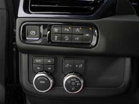 New 2026 GMC Yukon XL AT4 AWD/4WD image 9