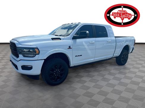 Used 2022 RAM 2500 Limited w/ Night Edition AWD/4WD image 3