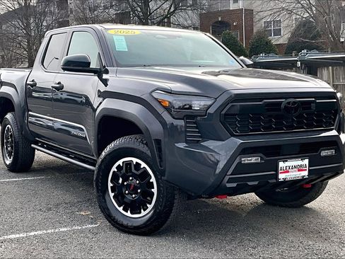 Used 2025 Toyota Tacoma TRD Off-Road image 2