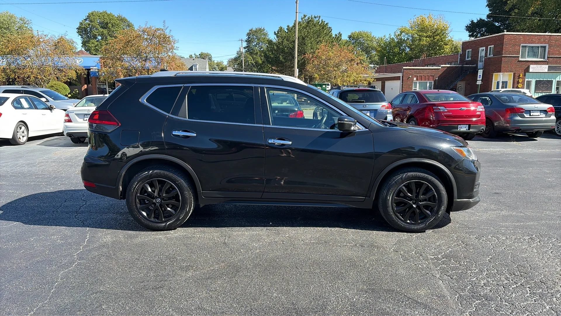 Used 2018 Nissan Rogue SV FWD image 4