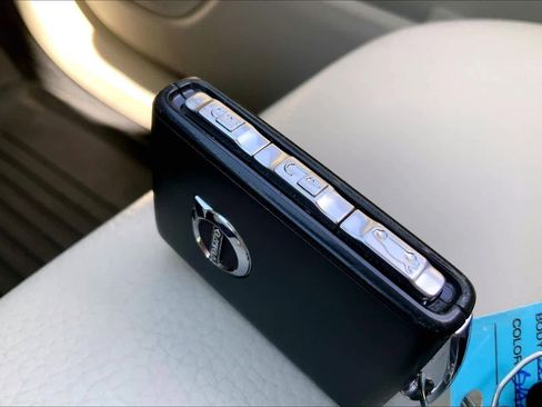 Used 2020 Volvo XC60 T5 Momentum w/ Protection Package Premier image 14