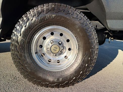 Used 1996 Ford Bronco XLT image 15