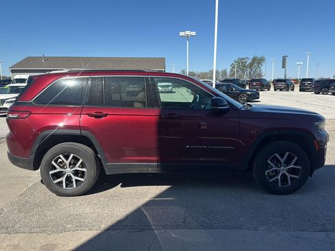 Used 2025 Jeep Grand Cherokee Limited image 5