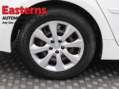 Used 2020 Toyota Corolla LE image 29