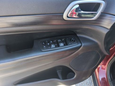 Used 2020 Jeep Grand Cherokee Laredo RWD image 18