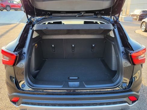 New 2026 Chevrolet Trax LT w/ Driver Confidence Package image 12