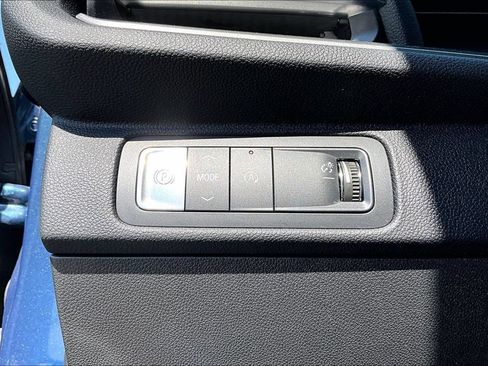 Used 2024 Chevrolet Traverse LT w/ Enhanced Driving Package FWD image 32