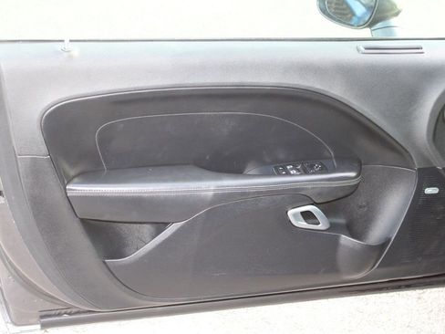 Used 2015 Dodge Challenger SXT Plus image 15