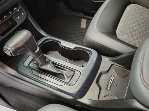 Used 2019 Chevrolet Colorado Z71 AWD/4WD image 14