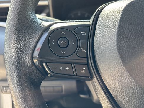Used 2025 Toyota Corolla LE FWD image 18