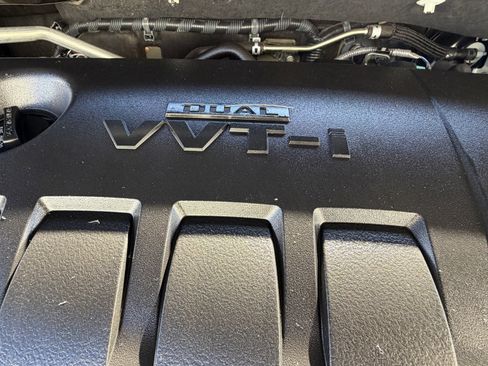 Used 2016 Toyota Corolla image 34