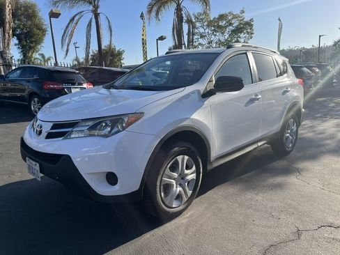 Used 2014 Toyota RAV4 LE FWD image 2