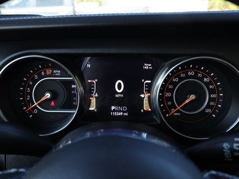 Used 2019 Jeep Wrangler Unlimited Sahara AWD/4WD image 7