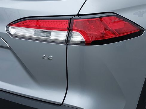 Used 2023 Toyota Corolla Cross LE image 35