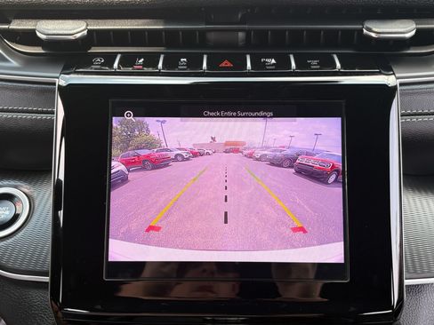 Used 2025 Jeep Grand Cherokee L Altitude AWD/4WD image 16