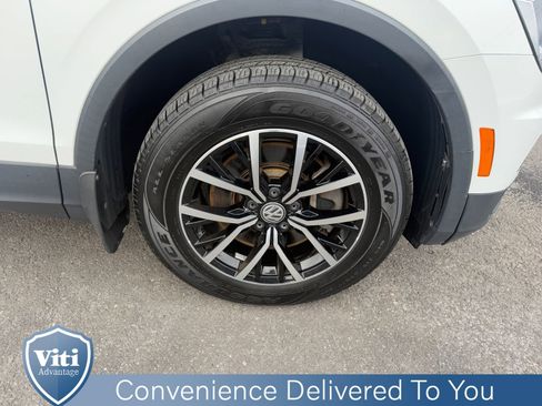 Used 2021 Volkswagen Tiguan SE w/ Panoramic Sunroof Package image 15