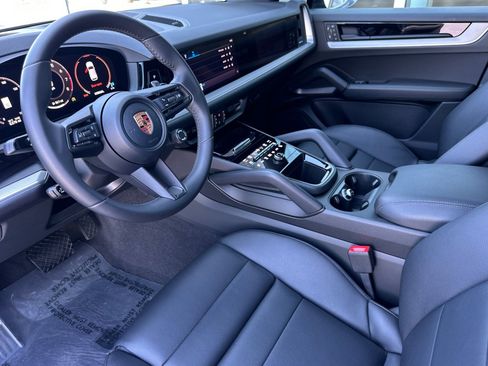 Used 2026 Porsche Cayenne AWD/4WD image 4