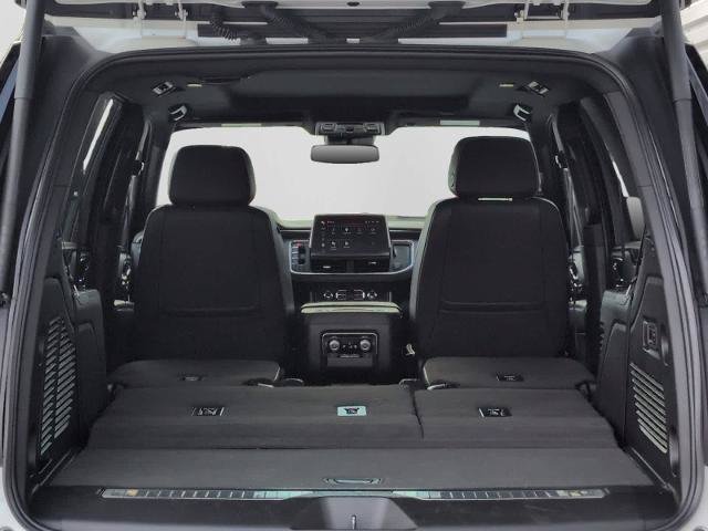 Used 2023 GMC Yukon AT4 w/ AT4 Premium Package AWD/4WD image 5
