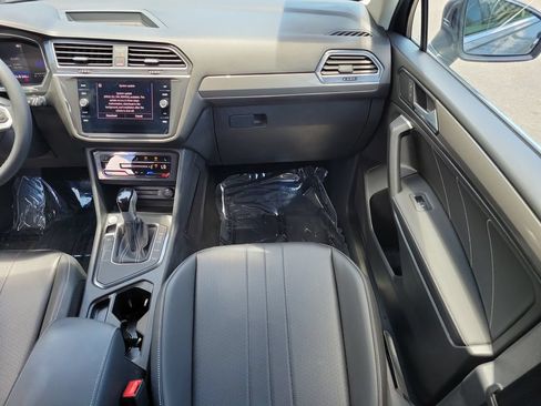 Used 2023 Volkswagen Tiguan SE FWD image 15