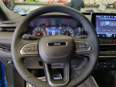 New 2026 Jeep Compass Latitude image 15