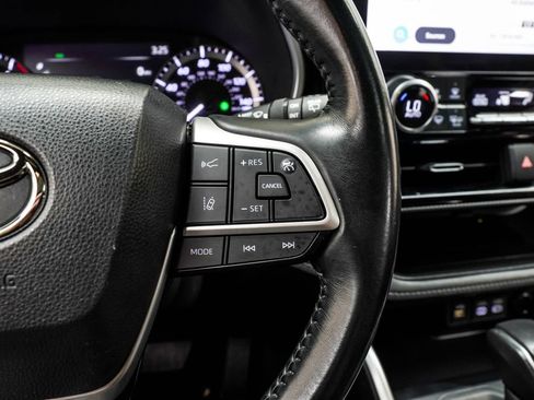 Used 2023 Toyota Highlander XSE FWD image 39