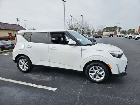 Used 2024 Kia Soul LX w/ Option Group 015 image 1