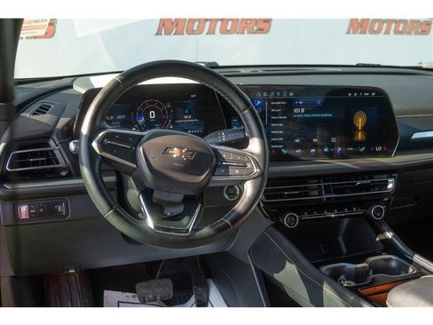 Used 2024 Chevrolet Traverse LT w/ Midnight/Sport Edition FWD image 28