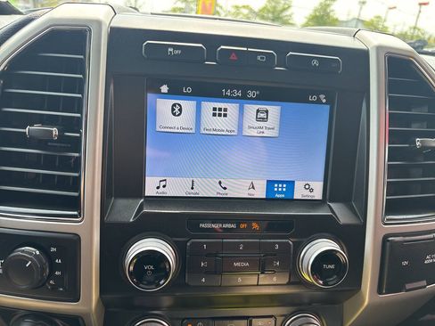 Used 2019 Ford F150 Lariat w/ Equipment Group 502A Luxury AWD/4WD image 23