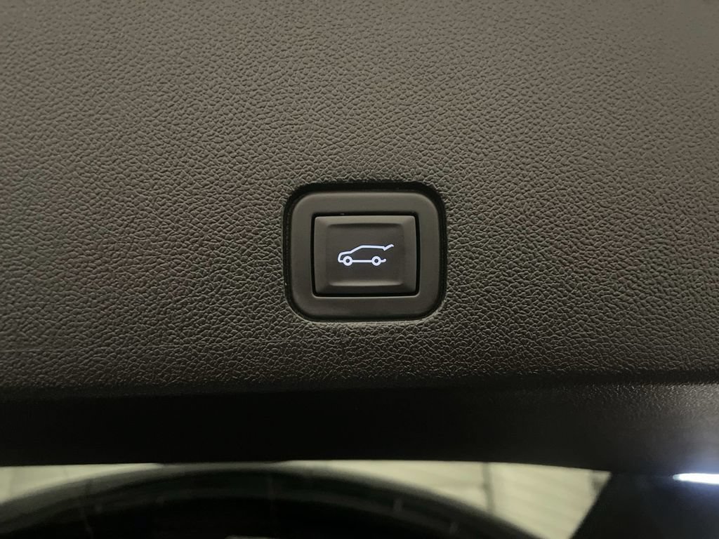 Used 2024 Cadillac XT6 Premium Luxury w/ LPO, Floor Liner Package FWD image 32