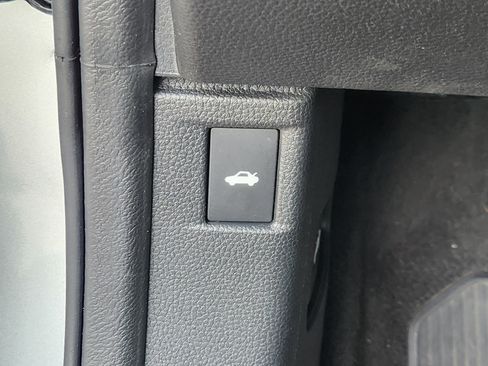 Certified 2025 Honda Accord SE image 25