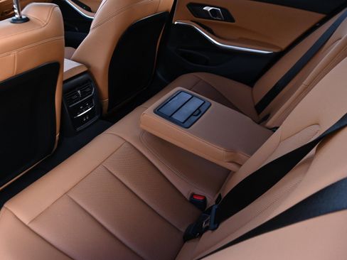 Used 2025 BMW 330i xDrive Sedan w/ Convenience Package image 10