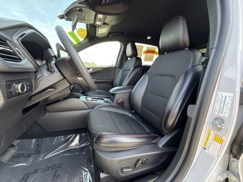 Used 2025 Ford Escape ST-Line w/ Tech Pack #1 FWD image 9