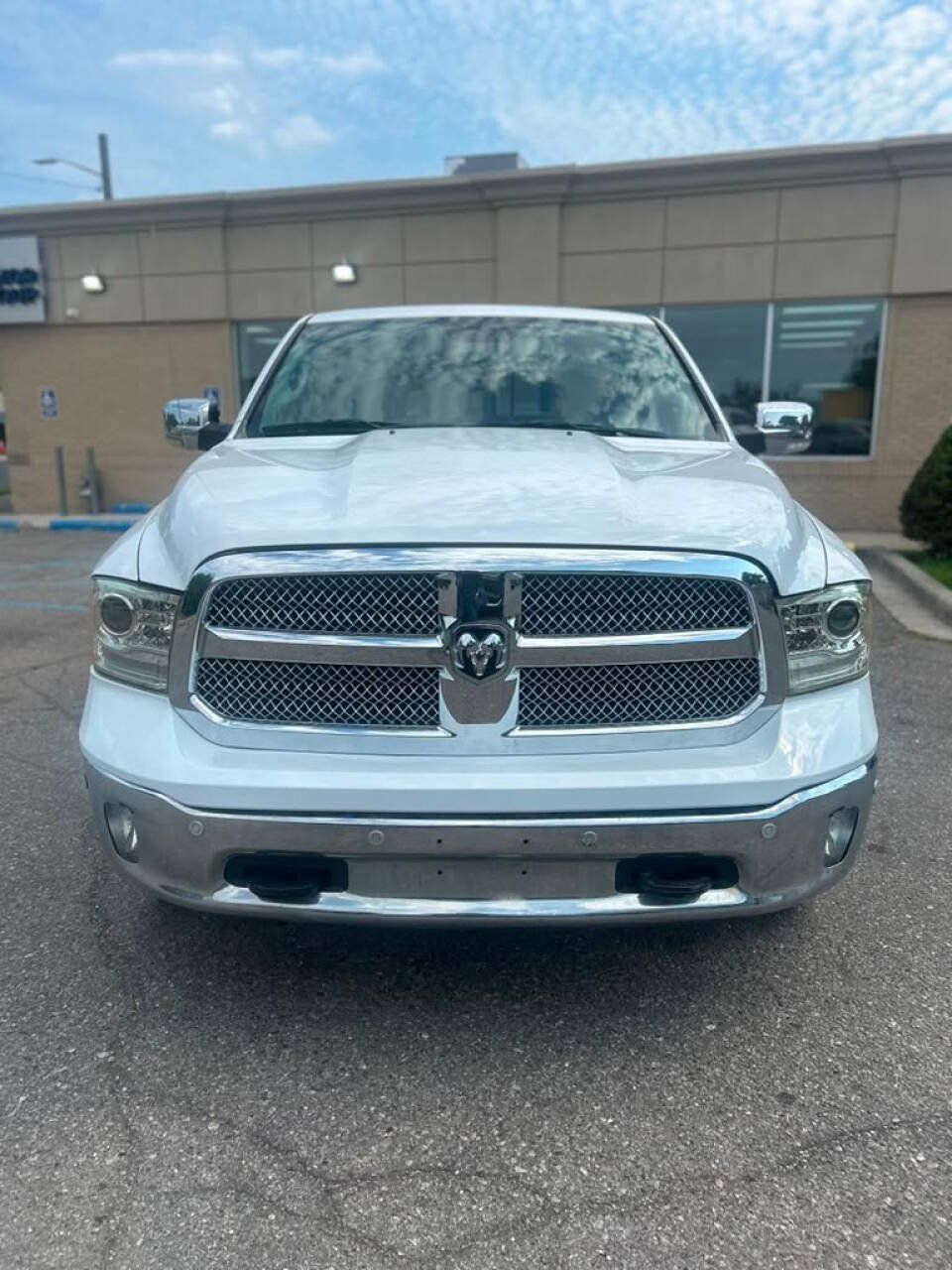 Used 2017 RAM 1500 Laramie w/ Convenience Group AWD/4WD image 2