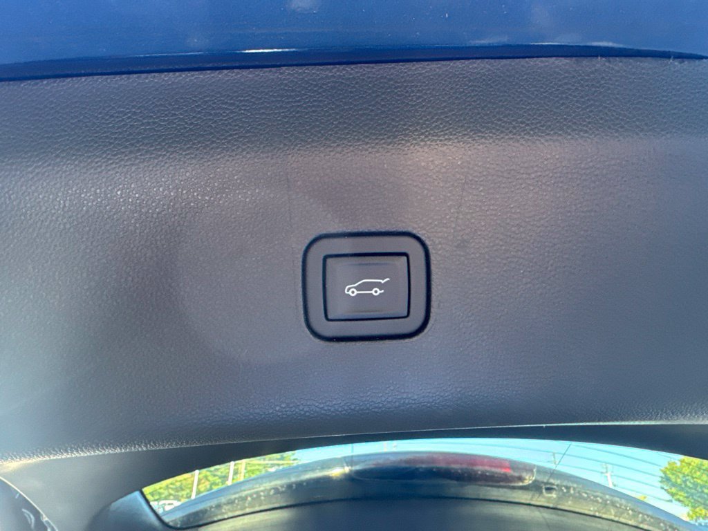 Used 2024 Buick Enclave Essence w/ Experience Buick Package FWD image 21