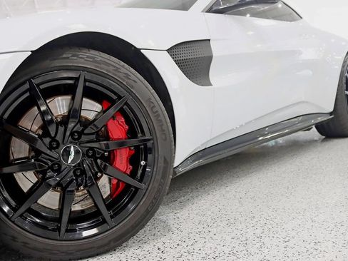Used 2019 Aston Martin V8 Vantage Coupe RWD image 4
