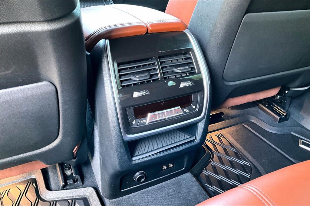 Used 2024 BMW X5 M60i AWD/4WD image 32