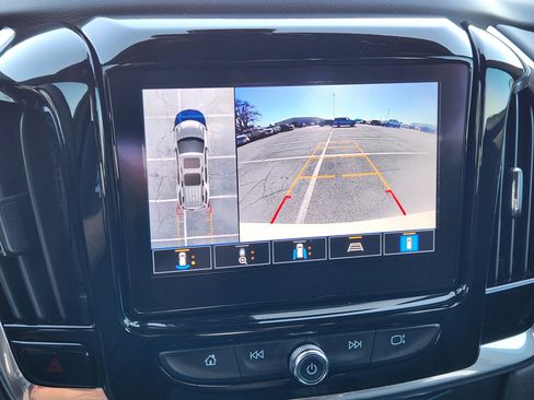 Certified 2023 Chevrolet Traverse LT w/ Rear Camera Mirror Package image 17