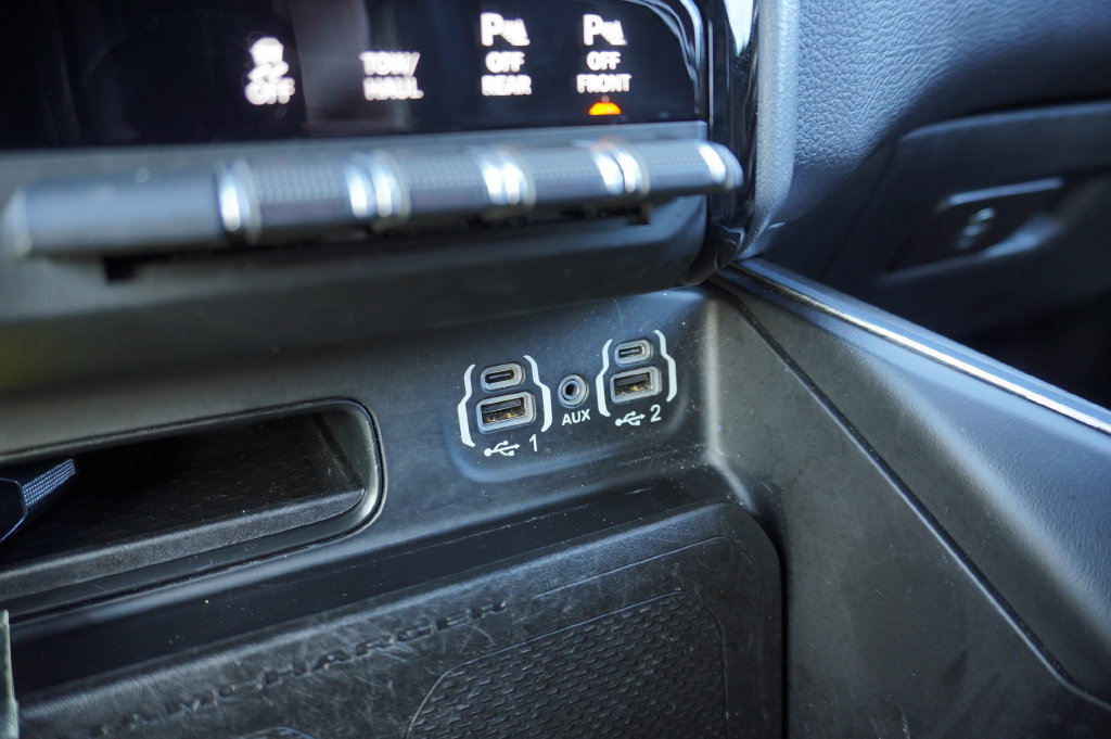 Used 2023 RAM 1500 Laramie AWD/4WD image 18