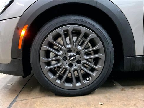 Used 2025 MINI Cooper 2-Door Hardtop image 12