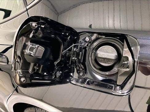 Used 2025 Toyota Camry SE FWD image 42