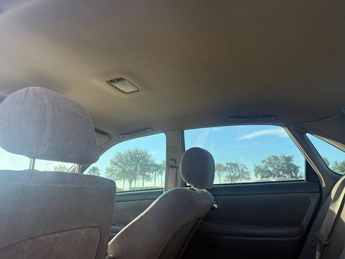 Used 2001 Toyota Avalon XLS image 7