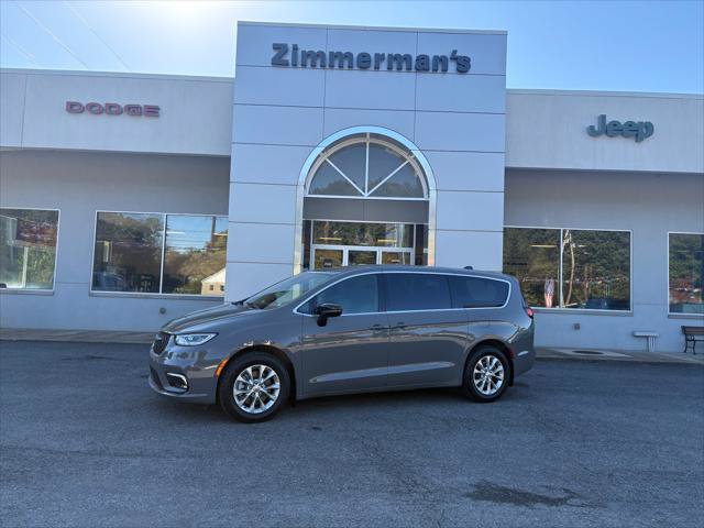 Certified 2025 Chrysler Pacifica Select AWD/4WD image 1